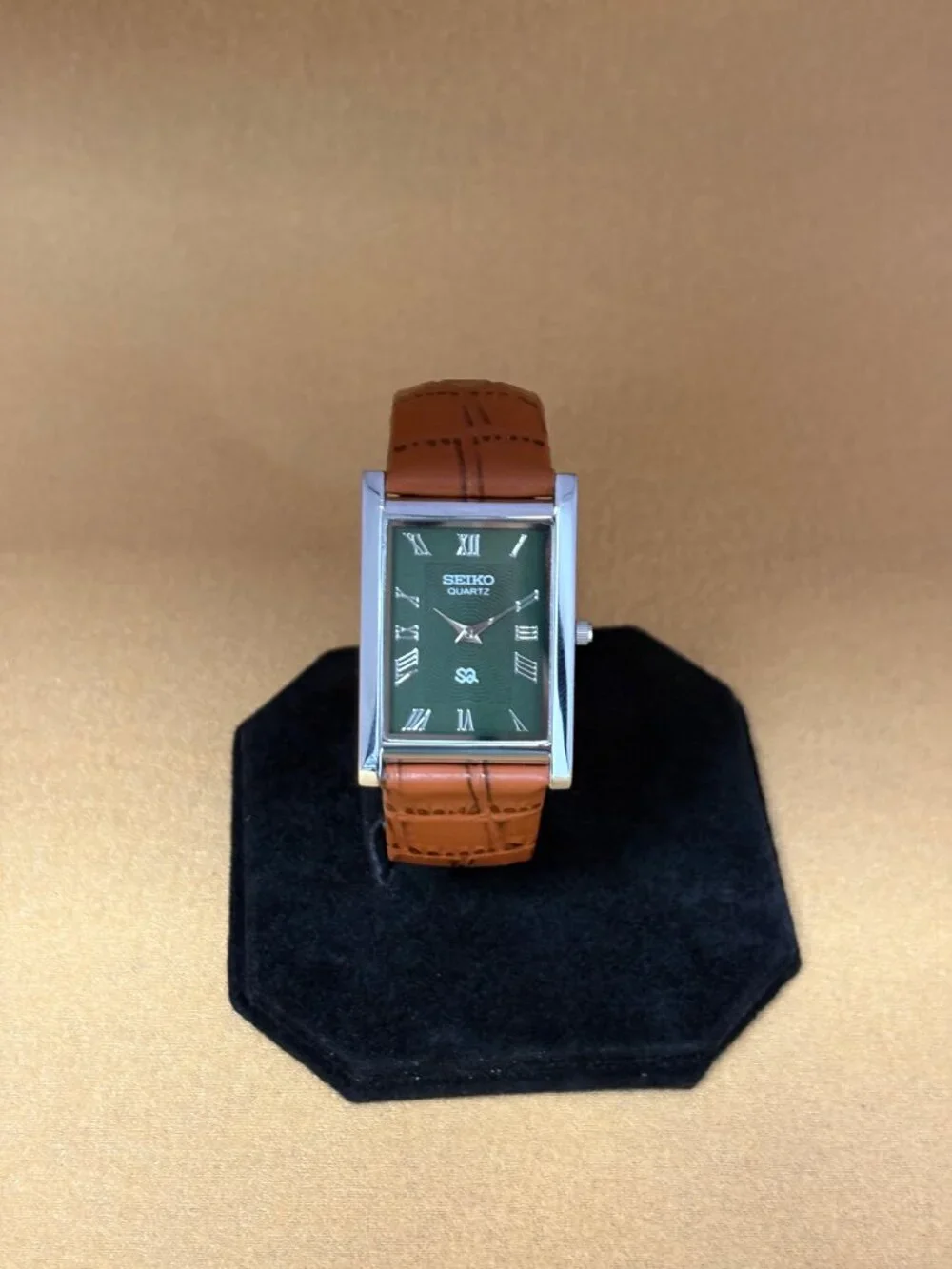 OLIVE GREEN SILVER VINTAGE Seiko slim Quartz men's wristwatch